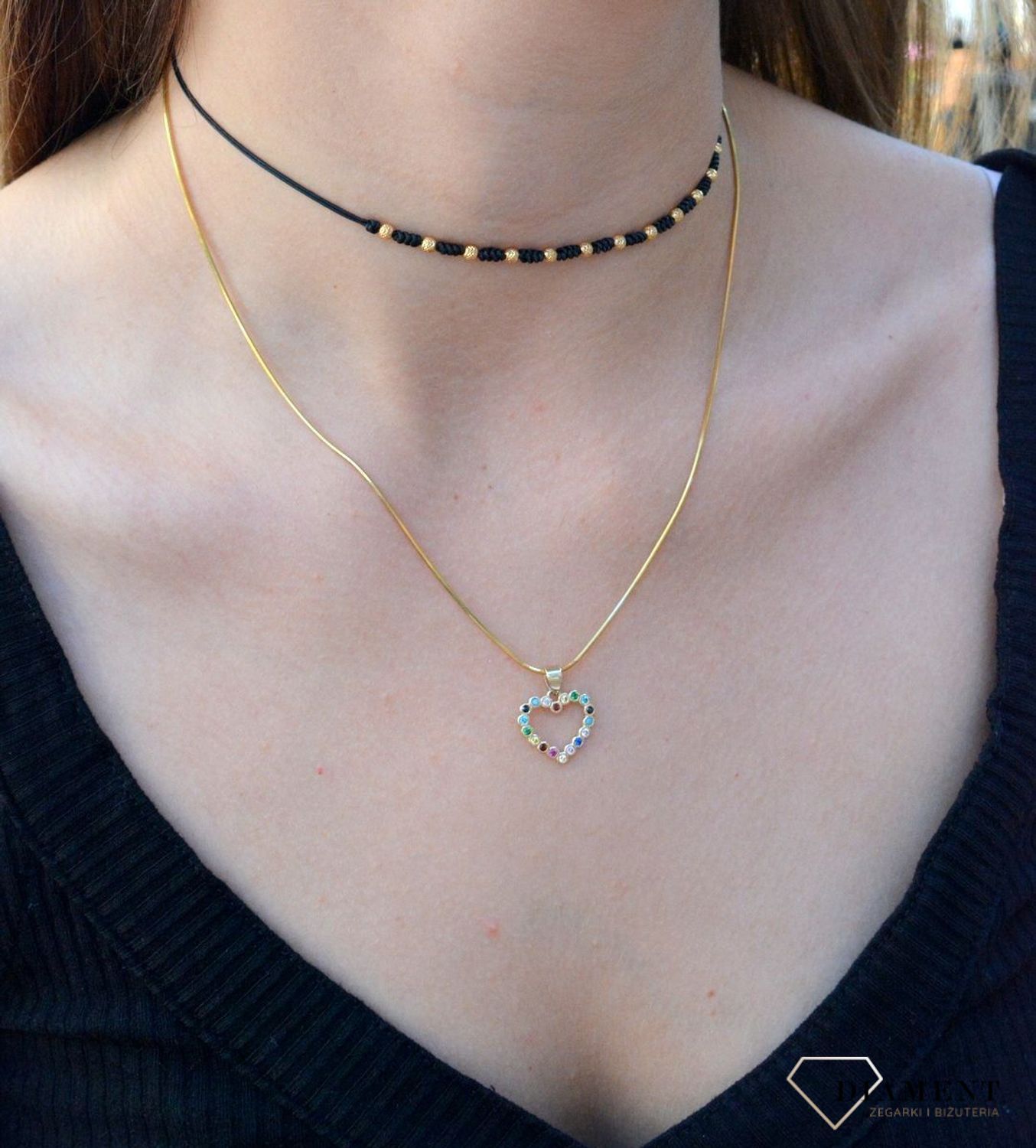 Zawieszka złota damska serce z kolorowymi cyrkoniami  ZA 6713 333 . Zawieszkę wykonano ze złota próby 333 o wadze 1,04 gram. Do zawieszki można dobrać delikatny złoty łańcuszek, który można znaleźć w naszej ofercie.jpg